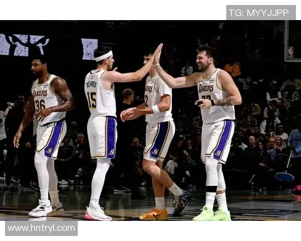 湖人对阵热火首战精彩回顾与赛后分析全景展现