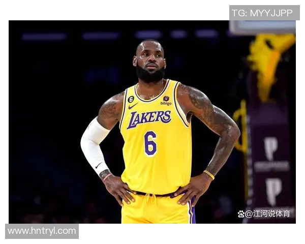 詹姆斯：篮球传奇背后的奋斗故事与荣耀时刻