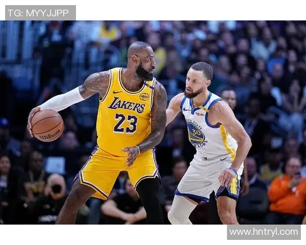 湖人对火箭精彩对决回顾球星表现与战术分析全景呈现