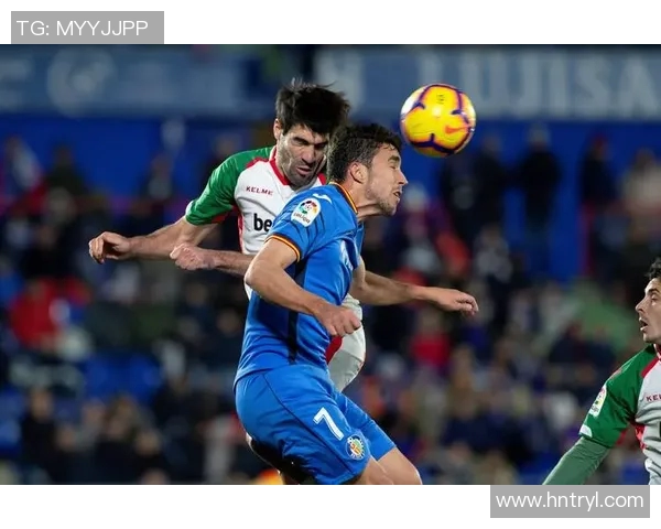 贝西赫塔斯与里昂激战在即谁将赢得这场欧战巅峰对决 贝西赫塔斯与里昂激战在即谁将赢得这场欧战巅峰对决