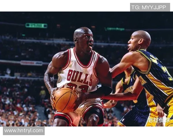 雷吉米勒与乔丹的巅峰对决:篮球历史上的经典之战回顾 雷吉米勒与乔丹的巅峰对决:篮球历史上的经典之战回顾